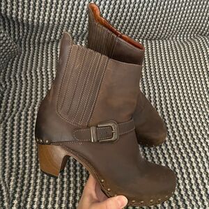 Dansko Rhianna Crazy Horse brown bootie women’s shoe size 9.5-10 (40)
